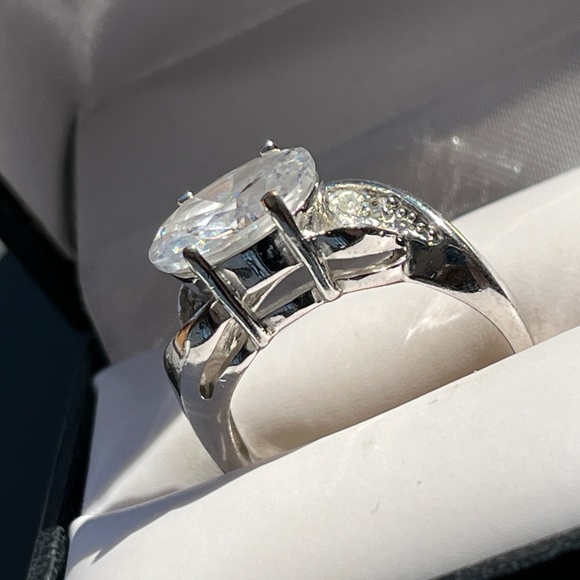 Sparkly cocktail ring, silver tone and cubic, size 9. - Picture 6 of 16